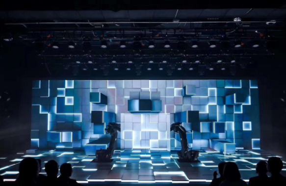 舞臺(tái)大型機(jī)械臂的設(shè)計(jì)與使用